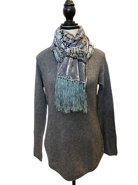 Celeste wool (90%) cashmere (10%) blend grey sweater EUC Size M classic chic